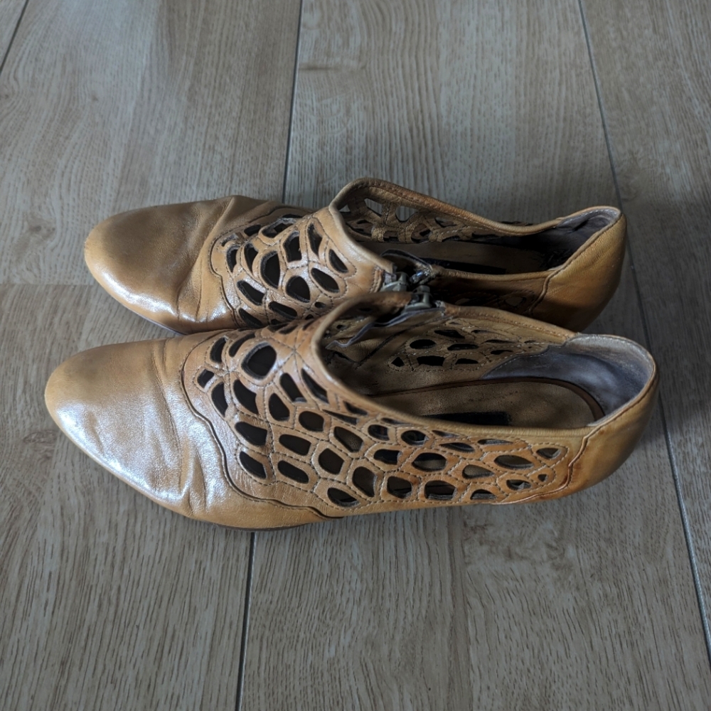 Size 36.5 mules with zipper